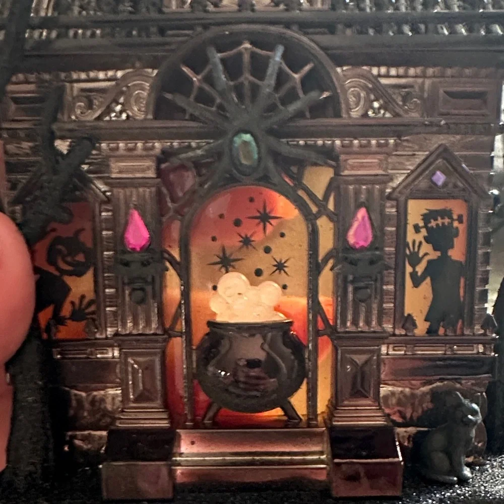 Halloween Haunted House Wallflower plug in - Picture 2 of 9